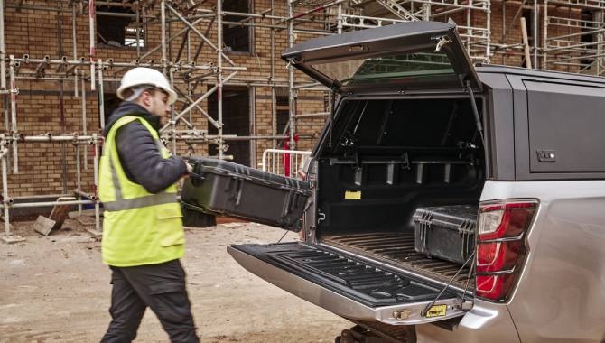 Isuzu D-Max V-Cross Commercial - Interior